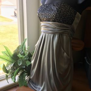 🌟🍀 3/$18 Gorgeous silky strapless dress/top